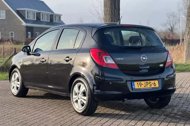 Opel Corsa (2009) thumbnail 3