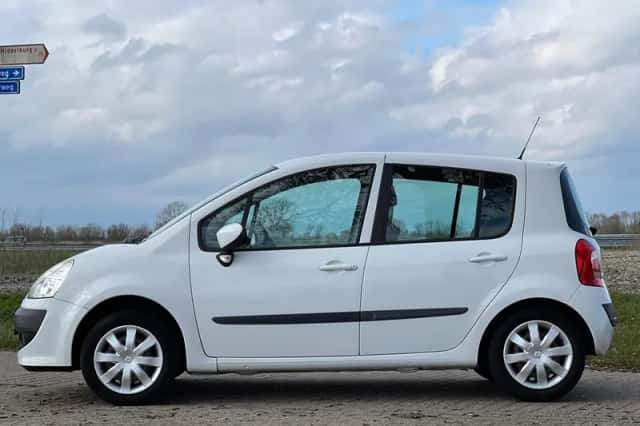 Renault Modus (2011) thumbnail 2