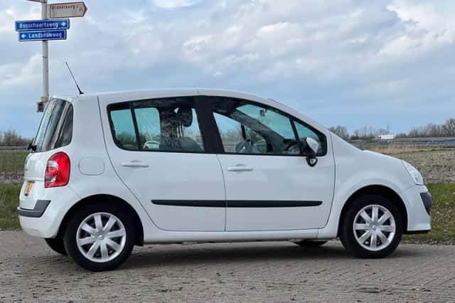 Renault Modus (2011) thumbnail 3