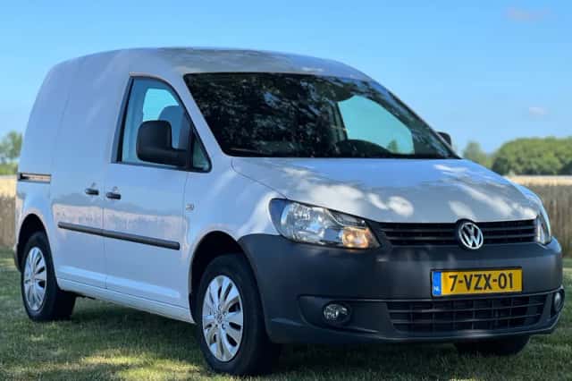 Volkswagen Caddy (2013) thumbnail 2