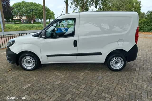 Fiat Doblò (2022) thumbnail 2