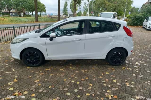 Ford Fiesta (2009) thumbnail 2