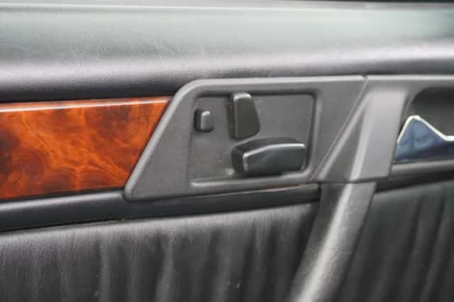 Mercedes-Benz E-Klasse (1992) thumbnail 11