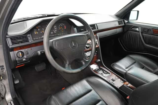 Mercedes-Benz E-Klasse (1992) thumbnail 12