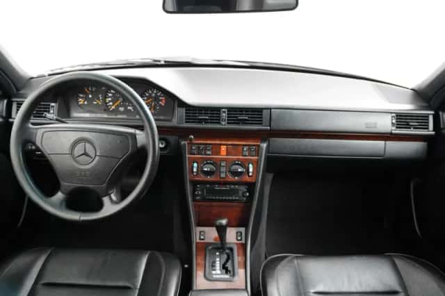 Mercedes-Benz E-Klasse (1992) thumbnail 16