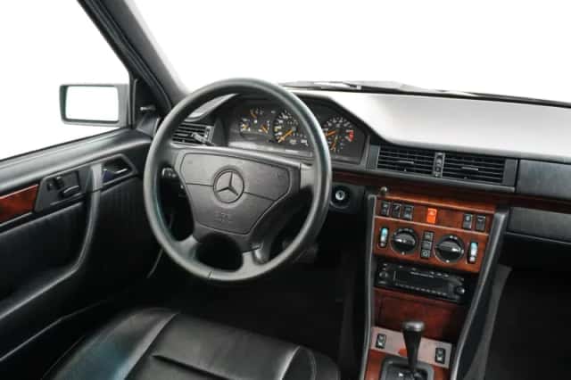Mercedes-Benz E-Klasse (1992) thumbnail 17