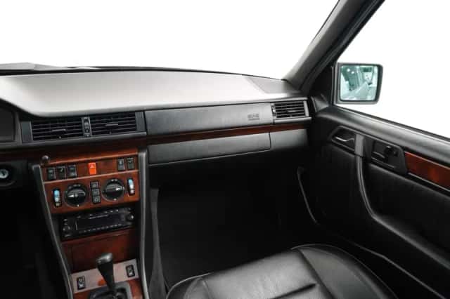 Mercedes-Benz E-Klasse (1992) thumbnail 18