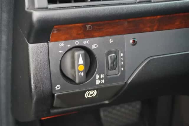 Mercedes-Benz E-Klasse (1992) thumbnail 19