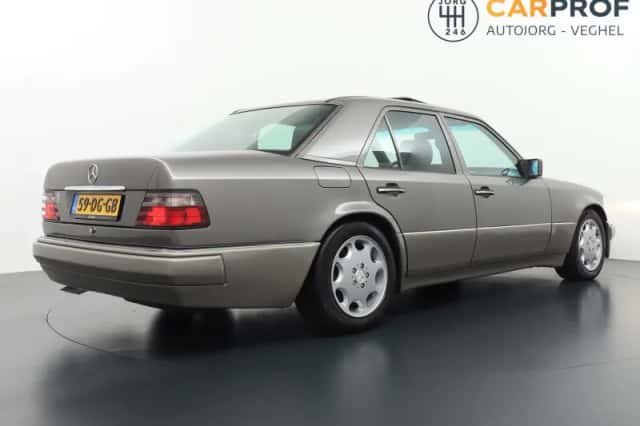 Mercedes-Benz E-Klasse (1992) thumbnail 3