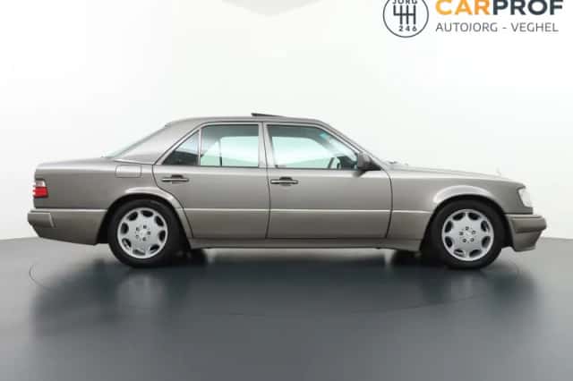 Mercedes-Benz E-Klasse (1992) thumbnail 31