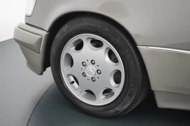 Mercedes-Benz E-Klasse (1992) thumbnail 8