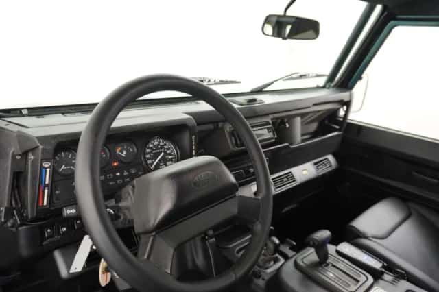 Land Rover Defender (1998) thumbnail 11