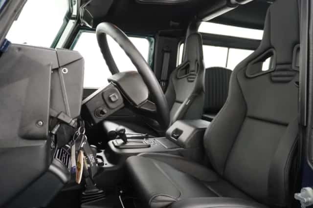 Land Rover Defender (1998) thumbnail 12