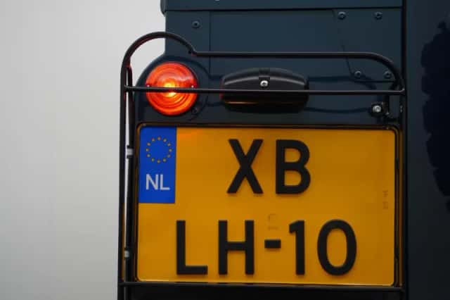 Land Rover Defender (1998) thumbnail 15