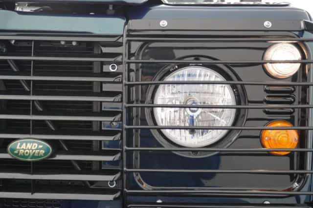 Land Rover Defender (1998) thumbnail 21