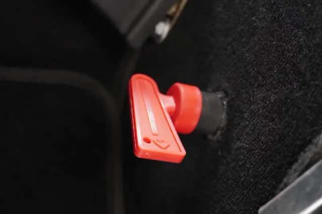 Land Rover Defender (1998) thumbnail 23
