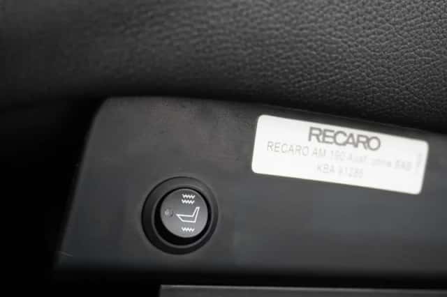 Land Rover Defender (1998) thumbnail 26
