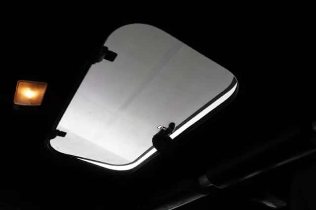 Land Rover Defender (1998) thumbnail 28