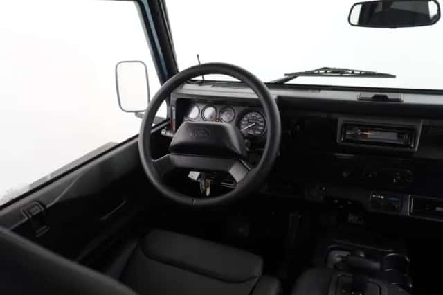 Land Rover Defender (1998) thumbnail 30
