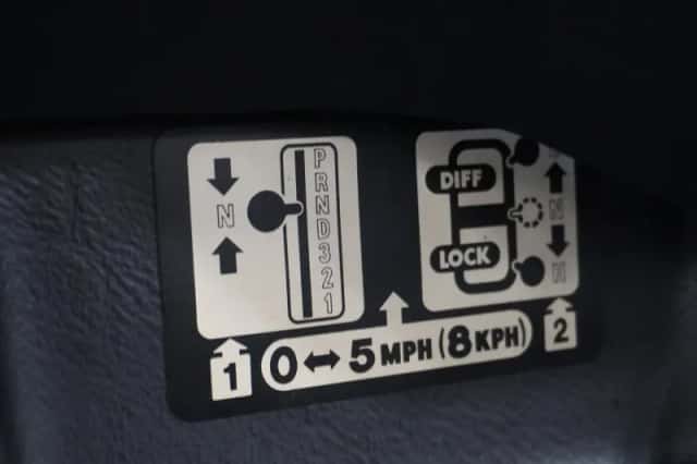 Land Rover Defender (1998) thumbnail 43