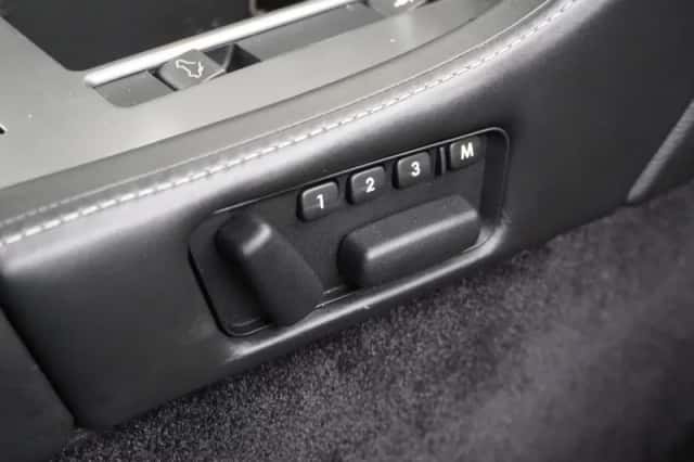 Aston Martin DB9 Volante (2008) thumbnail 30