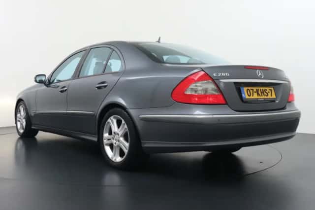Mercedes-Benz E-Klasse (2009) thumbnail 2