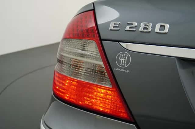 Mercedes-Benz E-Klasse (2009) thumbnail 15