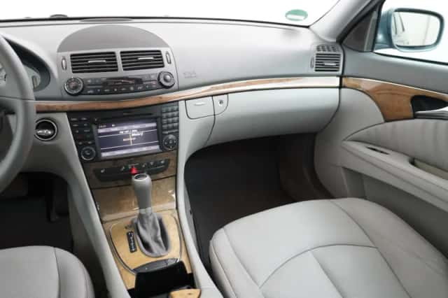 Mercedes-Benz E-Klasse (2009) thumbnail 24