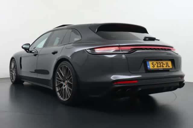 Porsche Panamera (2023) thumbnail 2