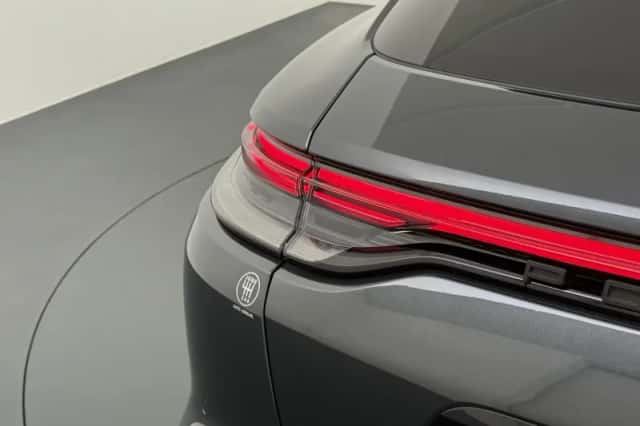 Porsche Panamera (2023) thumbnail 17