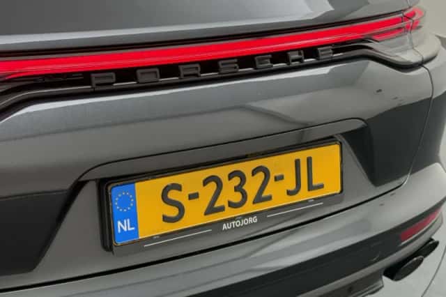 Porsche Panamera (2023) thumbnail 18