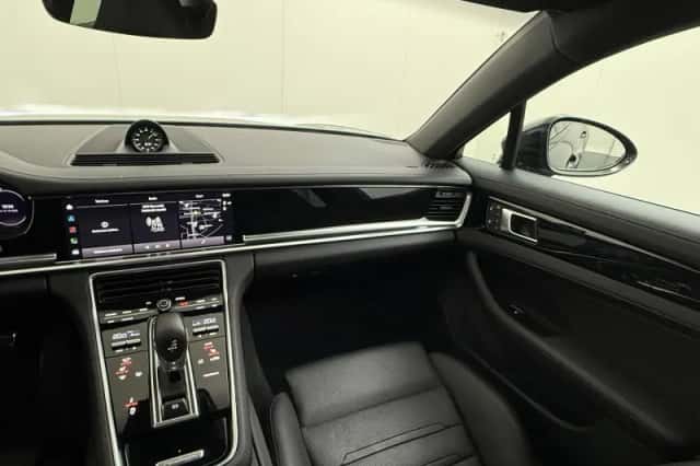 Porsche Panamera (2023) thumbnail 30