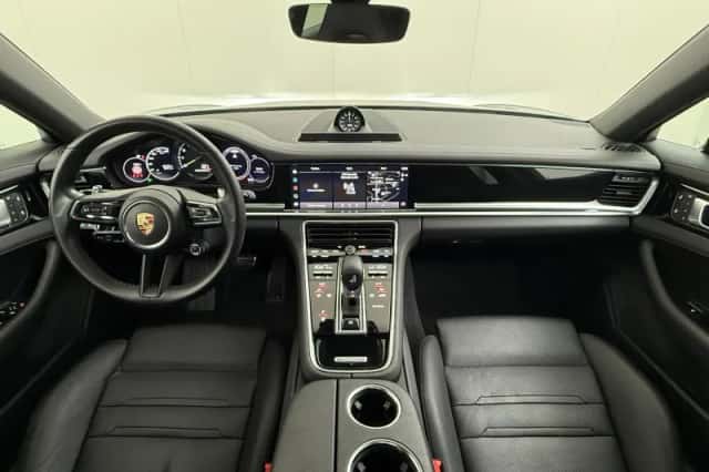 Porsche Panamera (2023) thumbnail 5