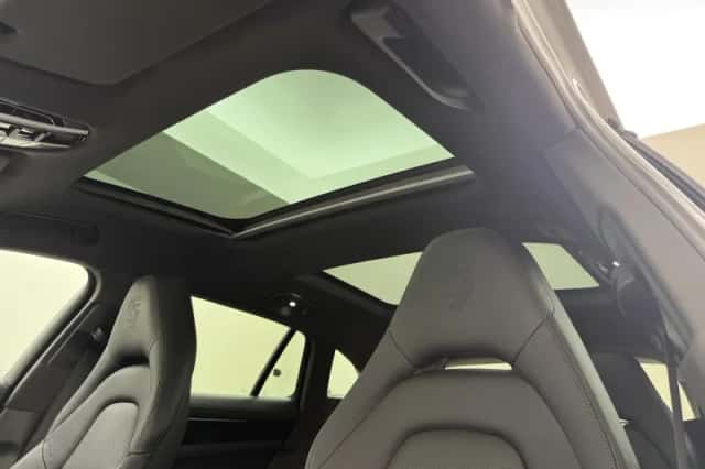 Porsche Panamera (2023) thumbnail 9