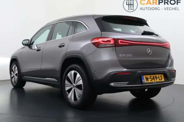 Mercedes-Benz EQA (2021) thumbnail 2