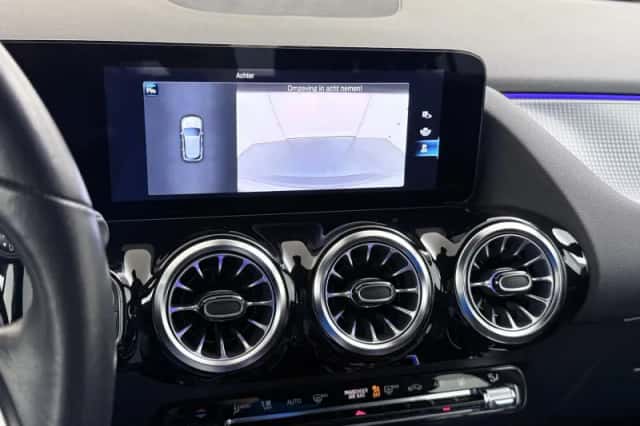 Mercedes-Benz EQA (2021) thumbnail 12