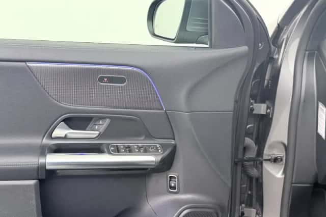 Mercedes-Benz EQA (2021) thumbnail 18