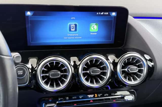 Mercedes-Benz EQA (2021) thumbnail 34