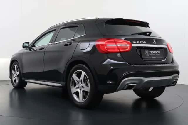 Mercedes-Benz GLA-Klasse (2016) thumbnail 2
