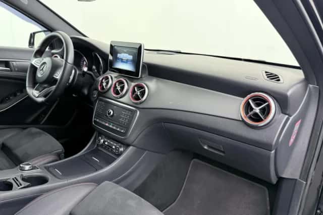 Mercedes-Benz GLA-Klasse (2016) thumbnail 34
