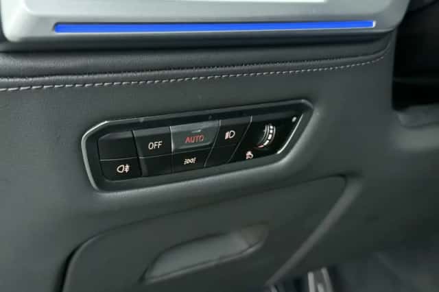 BMW XM (2023) thumbnail 11