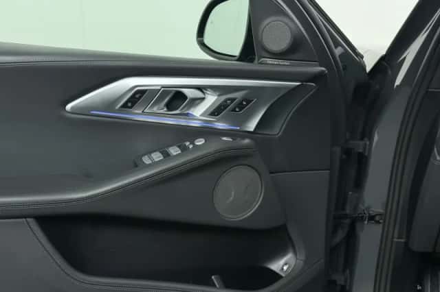 BMW XM (2023) thumbnail 23