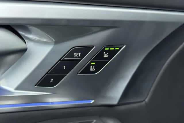BMW XM (2023) thumbnail 25