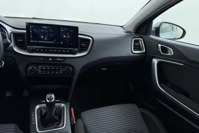 Kia Ceed Sportswagon (2023) thumbnail 21