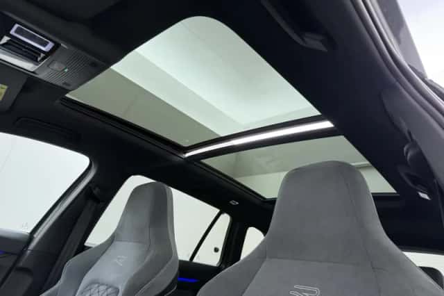 Volkswagen Golf (2021) thumbnail 17