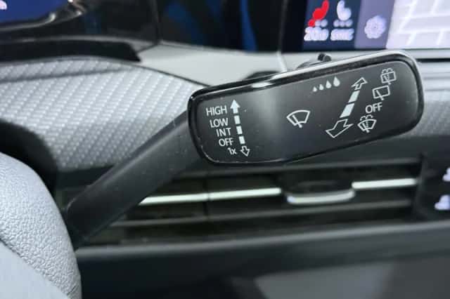 Volkswagen Golf (2021) thumbnail 25
