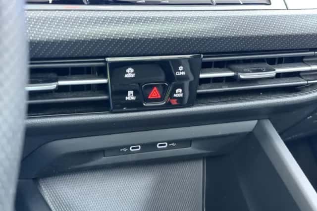 Volkswagen Golf (2021) thumbnail 36