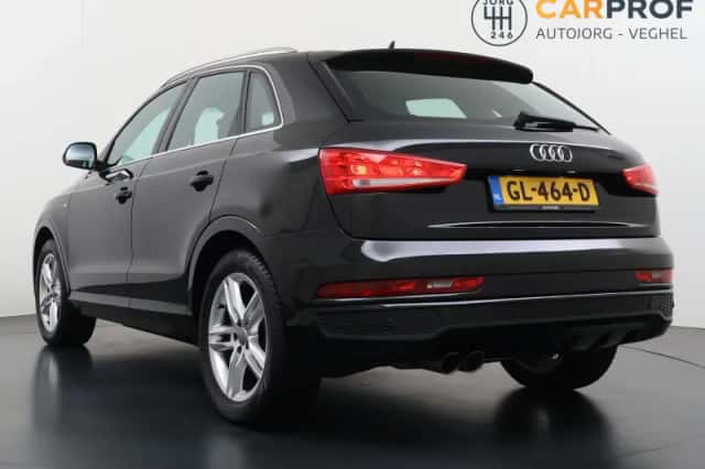 Audi Q3 (2015) thumbnail 2
