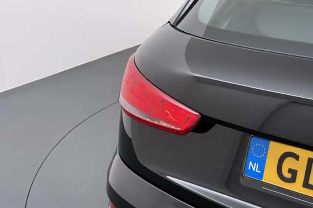 Audi Q3 (2015) thumbnail 5