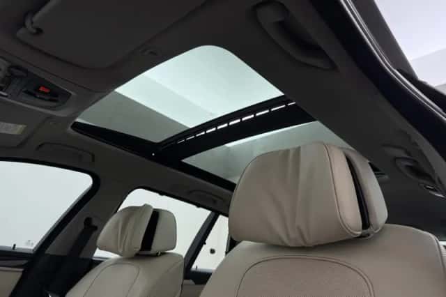 BMW 5-Serie (2011) thumbnail 12
